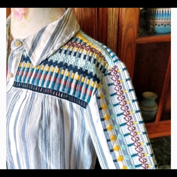 Embroidered button down - Picture 5 of 5